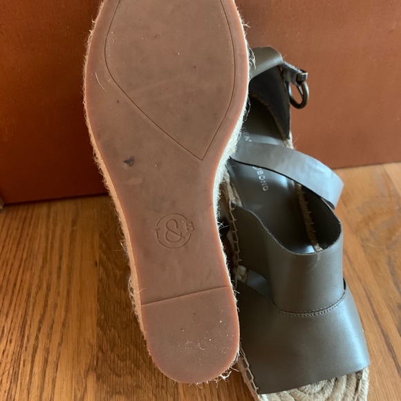 Treasure and Bond sandals - Picture 2 of 2